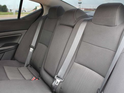 Used 2025 Nissan Altima 2.5 SV FWD image 21