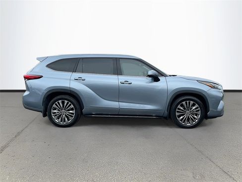 Used 2020 Toyota Highlander Platinum image 8