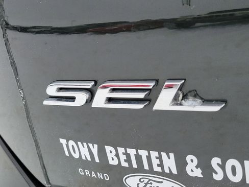 Used 2024 Ford Edge SEL w/ Convenience Package image 7