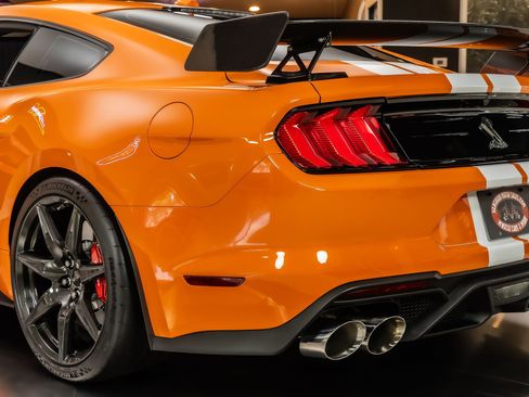 Used 2020 Ford Mustang Shelby GT500 w/ Carbon Fiber Track Pack RWD image 34