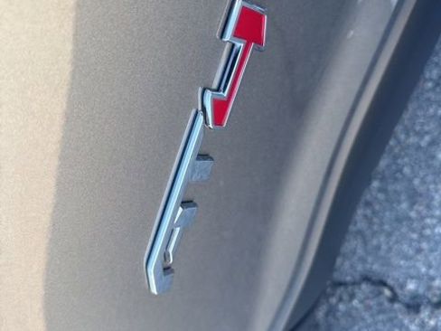 Used 2021 GMC Acadia AT4 w/ Technology Package image 8