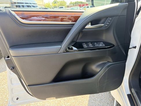 Used 2020 Lexus LX 570 4WD w/ Luxury Package image 19