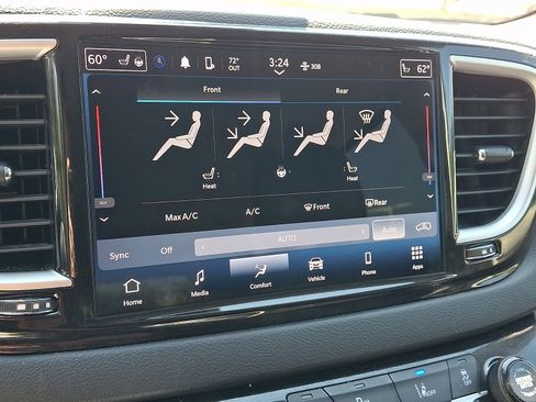 Used 2023 Chrysler Pacifica Touring-L FWD image 18