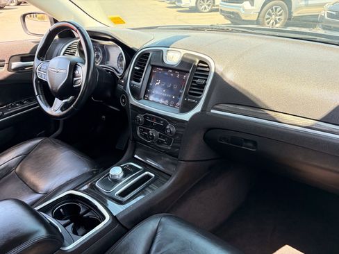 Used 2018 Chrysler 300 Touring L RWD image 12