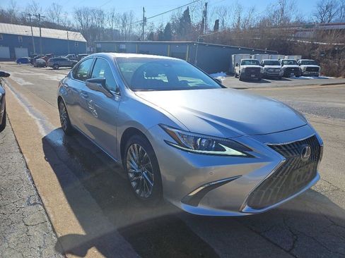 Used 2024 Lexus ES 300h w/ Luxury Package image 5