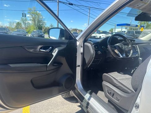 Used 2019 Nissan Rogue SV w/ Premium Package AWD/4WD image 28