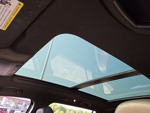 Used 2022 Volkswagen Tiguan SEL R-Line image 15