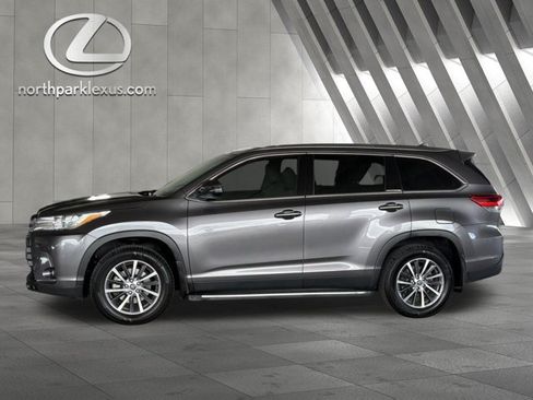 Used 2019 Toyota Highlander XLE FWD image 1