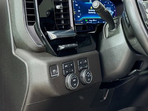 Used 2024 Chevrolet Silverado 2500 LTZ w/ LTZ Premium Package AWD/4WD image 10