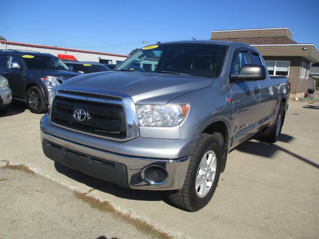 Used 2011 Toyota Tundra 4x4 Double Cab w/ Tow Pkg image 2