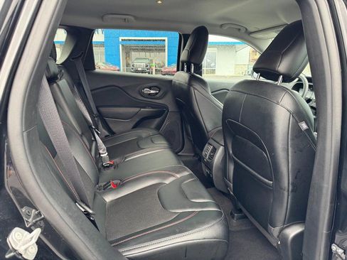 Used 2022 Jeep Cherokee Trailhawk w/ Comfort/Convenience Group image 10