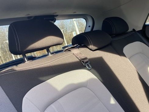 Used 2023 Hyundai Venue SEL image 31