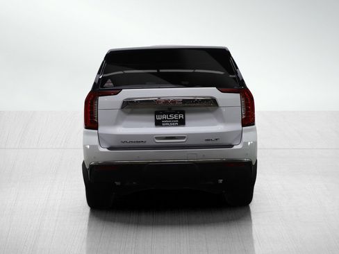 Used 2023 GMC Yukon XL SLT w/ SLT Premium Package image 5
