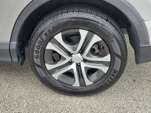 Used 2017 Toyota RAV4 LE FWD image 5