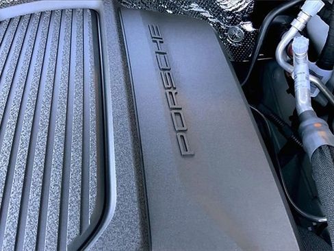 Certified 2026 Porsche Macan image 40