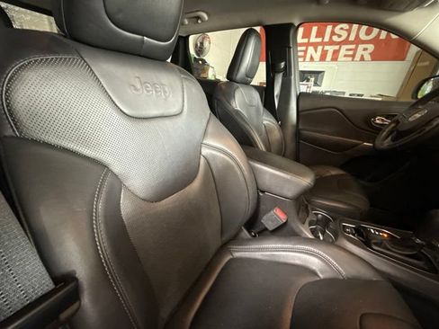 Used 2019 Jeep Cherokee Limited AWD/4WD image 27