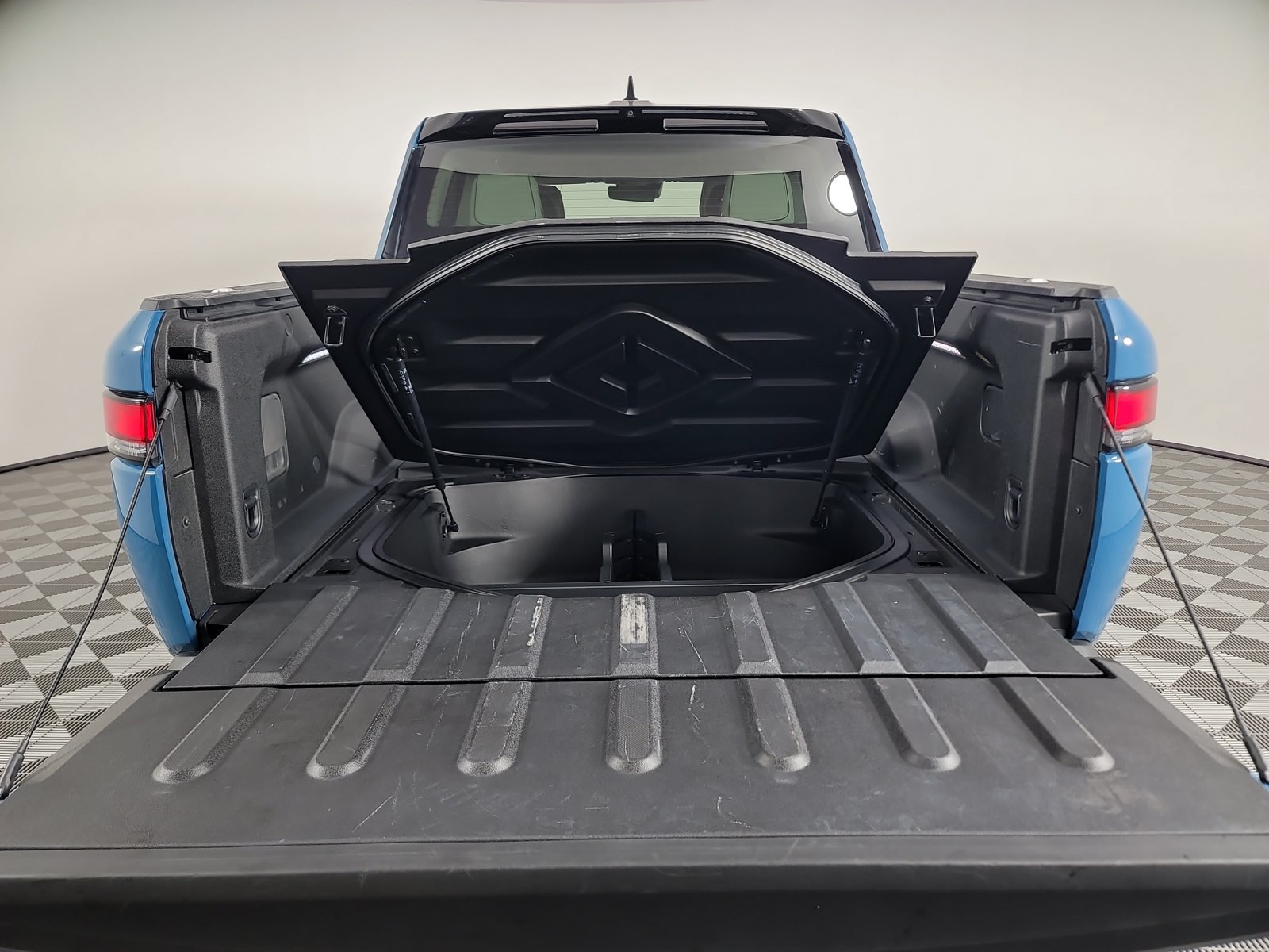 Used 2023 Rivian R1T Adventure Quad AWD/4WD image 15