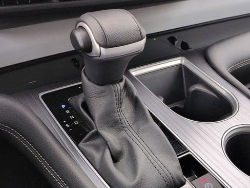 Certified 2025 Toyota Sienna XLE FWD image 25