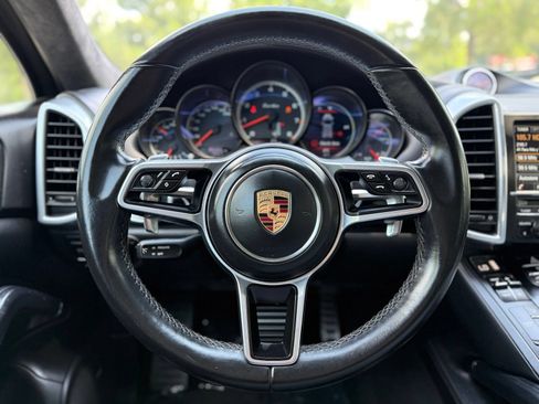 Used 2016 Porsche Cayenne Turbo AWD/4WD image 25