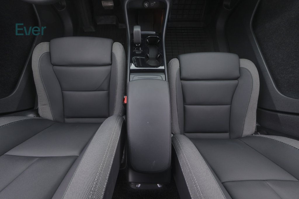 Used 2024 Volvo XC40 Recharge Core w/ Protection Package Premier AWD/4WD image 27