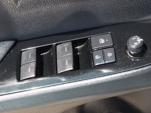 Used 2020 Toyota Prius LE FWD image 19