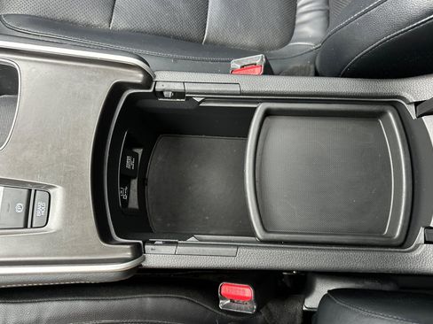 Used 2018 Honda Accord Touring image 32