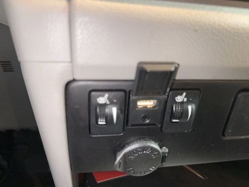 Used 2019 Toyota Sienna XLE image 34