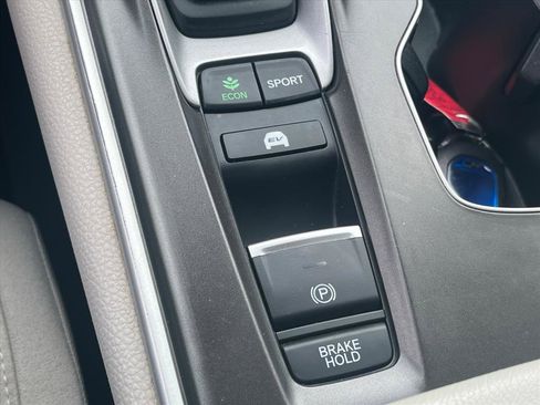 Certified 2018 Honda Accord Hybrid image 17