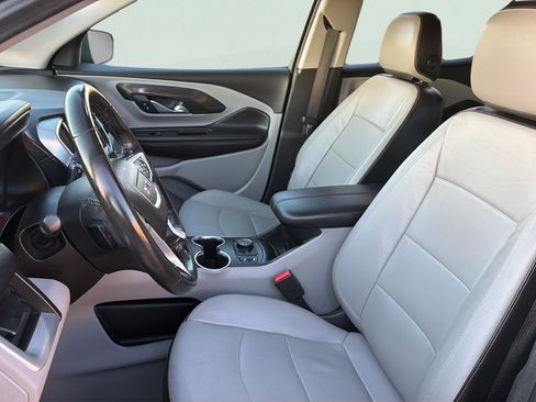 Used 2018 GMC Terrain SLT w/ Preferred Package FWD image 3