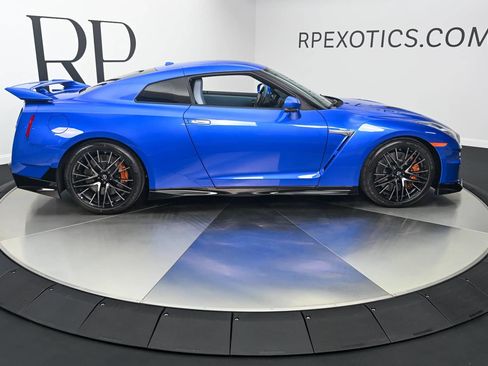 Used 2024 Nissan GT-R w/ Floor Mat Package AWD/4WD image 11