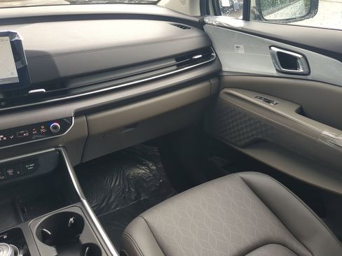 New 2026 Kia Carnival EX image 13