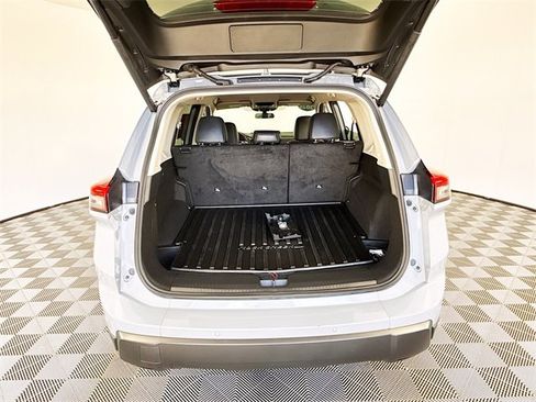 Certified 2025 Nissan Rogue SV image 34