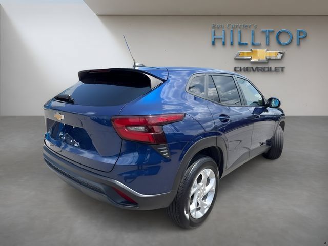 Used 2024 Chevrolet Trax LS w/ LS Convenience Package FWD image 5