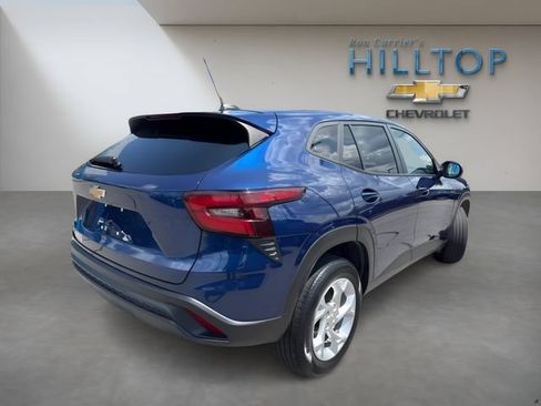 Used 2024 Chevrolet Trax LS w/ LS Convenience Package FWD image 5