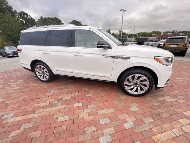 Used 2024 Lincoln Navigator Premiere AWD/4WD image 37