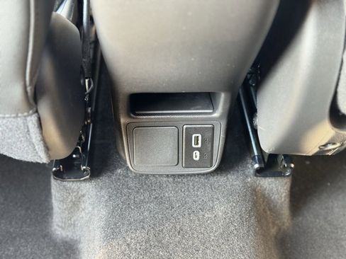 Used 2022 Buick Encore GX Select w/ Sport Touring Package image 25