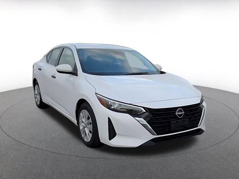 Used 2025 Nissan Sentra S image 3