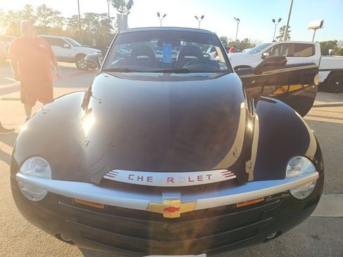 Used 2003 Chevrolet SSR w/ Preferred Equipment Group image 4