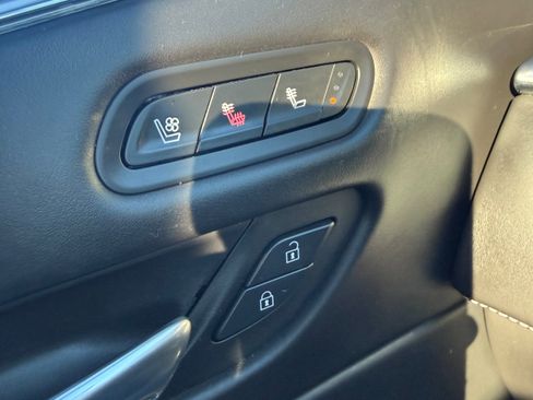 Used 2021 Cadillac Escalade Premium Luxury Platinum image 19