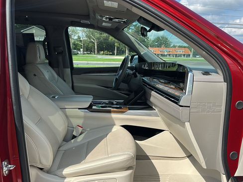 Used 2025 Cadillac Escalade ESV Sport Platinum AWD/4WD image 12