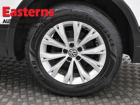 Used 2020 Volkswagen Tiguan S image 33