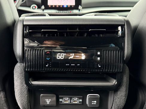 Used 2025 Jeep Wagoneer Series II image 21