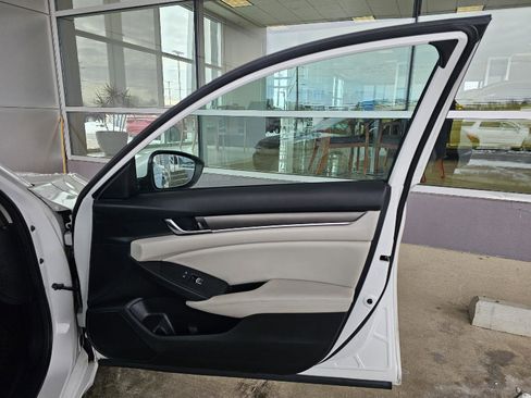 Used 2018 Honda Accord LX image 11