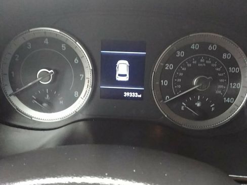 Used 2020 Hyundai Venue SEL image 11