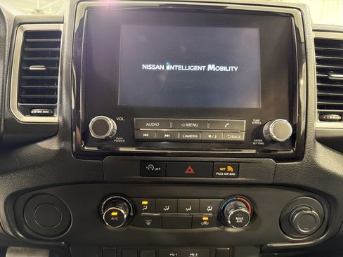 Used 2023 Nissan Frontier SV w/ Tow Package RWD image 17