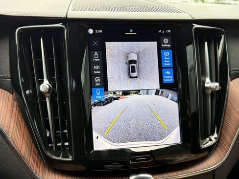 Certified 2024 Volvo XC60 B5 Ultimate w/ Protection Package Premier AWD/4WD image 24