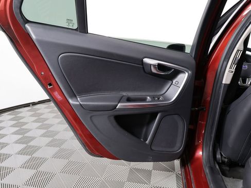 Used 2015 Volvo V60 T5 Premier image 16