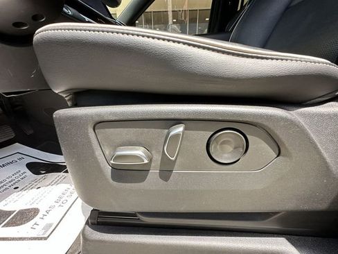Used 2022 Cadillac Escalade Premium Luxury RWD image 20