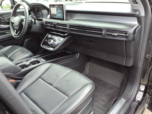 Used 2022 Lincoln Corsair AWD w/ Premium Package image 9