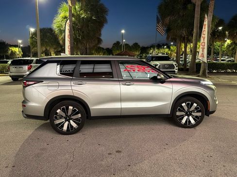 Used 2025 Mitsubishi Outlander SE AWD/4WD image 5